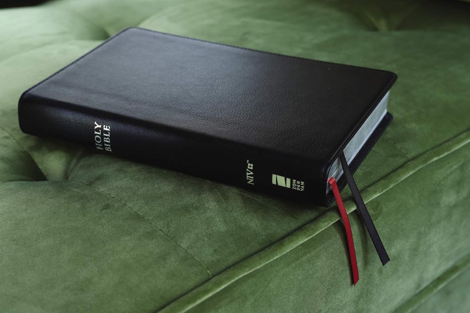 Holy Bible: New International Version, Black, Premium Leather Calfskin, Red Letter Edition Leather Bound