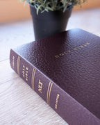 Holy Bible: New Living Translation, Burgundy Leather, Gift and Award Edition (Gift and Award Bible: New Living Translation-2) Imitation Leather