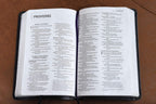 NIV, Thinline Bible, Bonded Leather, Navy, Red Letter Edition: New International Version, Navy, Bonded Leather, Thin line, Red Letter Bonded Leather