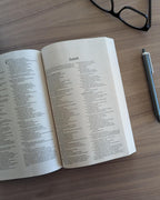 Holy Bible: New Living Translation, Economy Outreach Edition Paperback