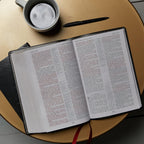 KJV Holy Bible, Giant Print Center-Column Reference Bible, Blue/Tan Cloth over Board, 53,000 Cross References, Red Letter, Comfort Print: King James Version: Holy Bible, King James Version Hardcover