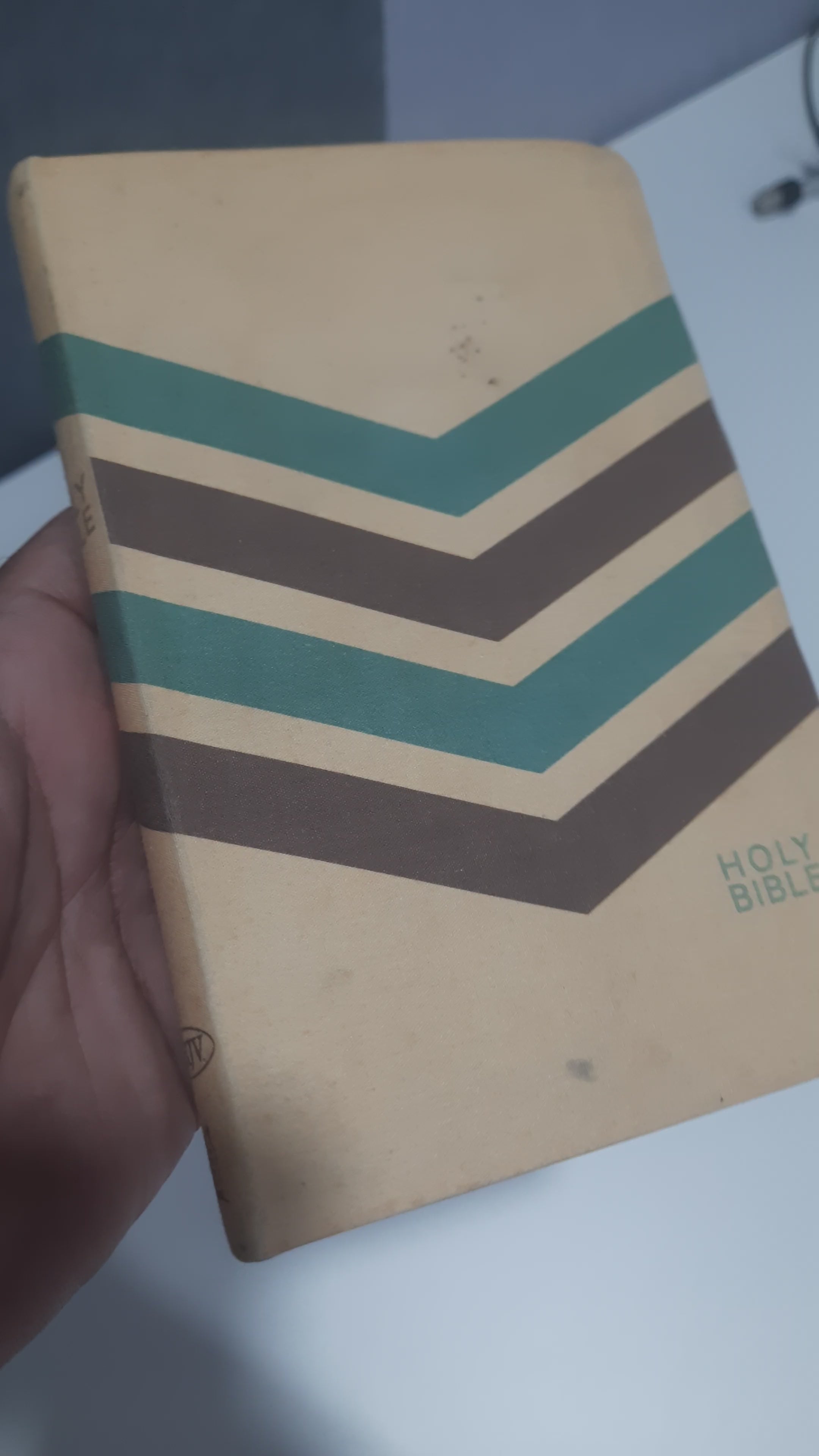 NKJV Compact Bible – Not Used (Slight Cover Dirt)